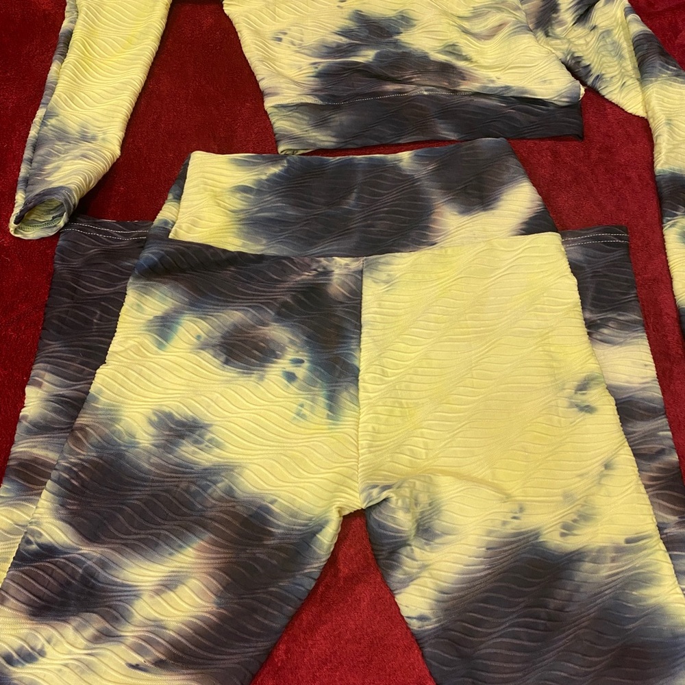 Long sleeve crop and legging set - Picture 3 of 6